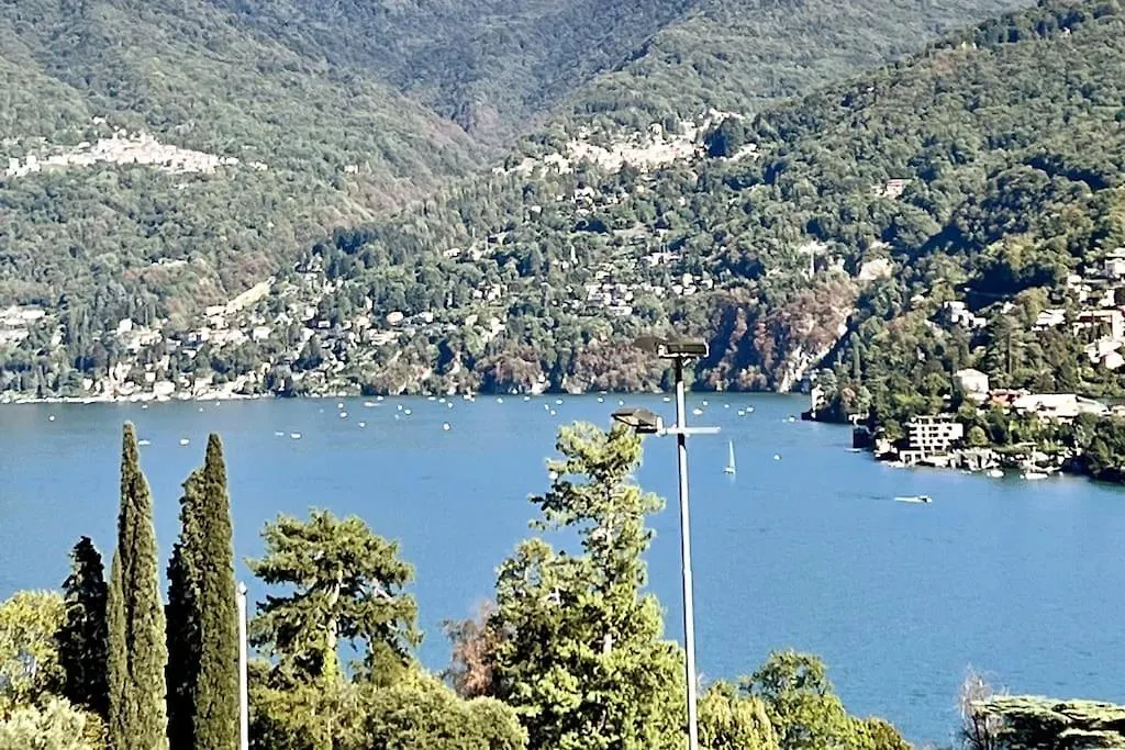 Terrace Lake View Moltrasio