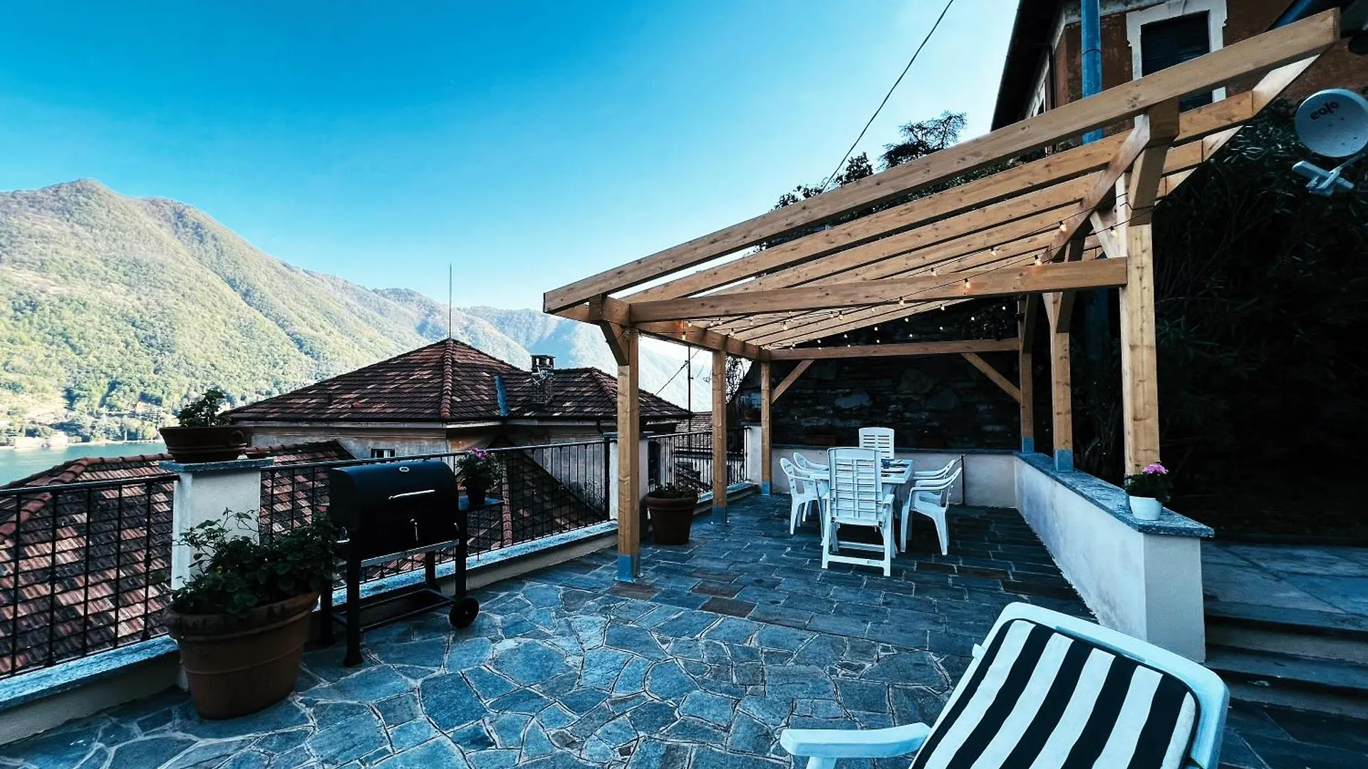 Apartment Terrace Lake View Moltrasio Italy