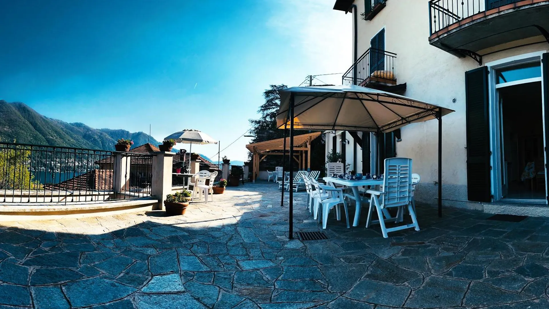 Terrace Lake View Moltrasio