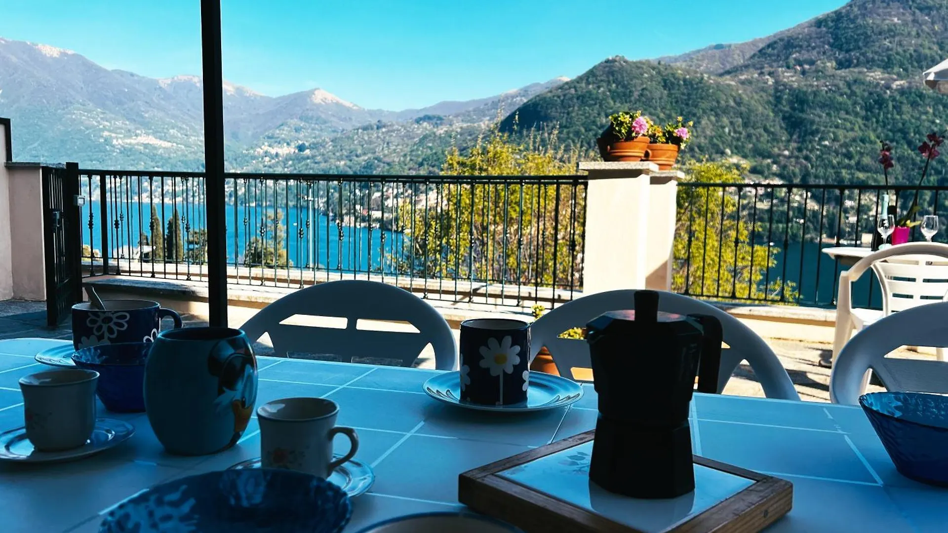 Terrace Lake View Moltrasio
