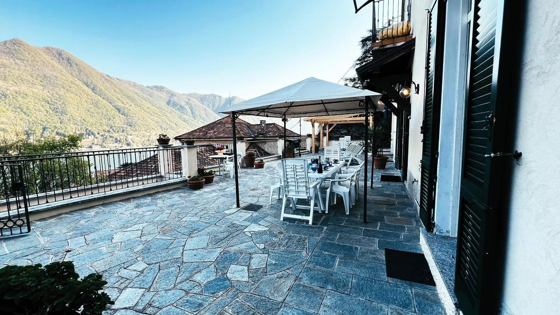 Terrace Lake View Moltrasio