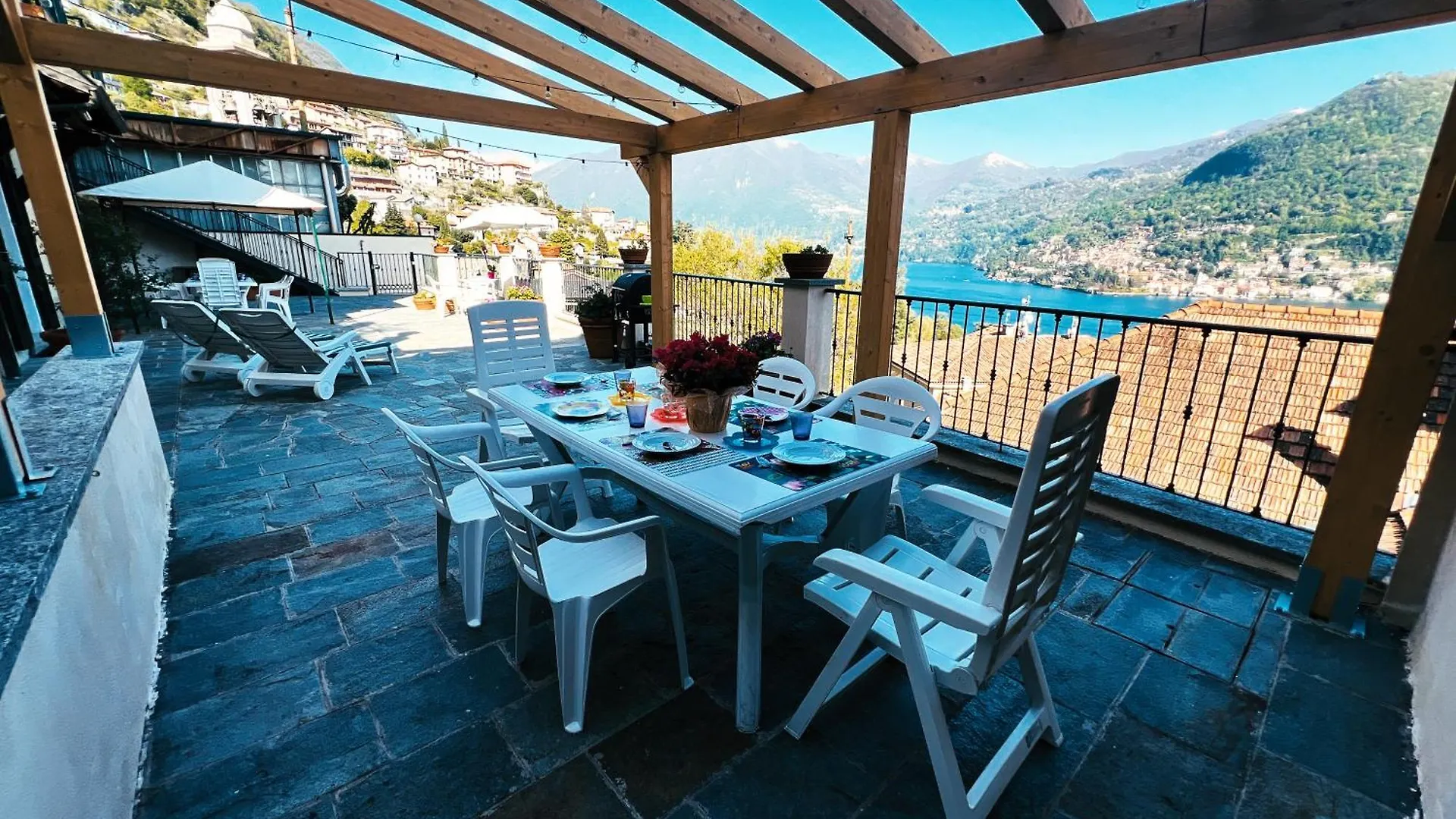 Terrace Lake View Moltrasio