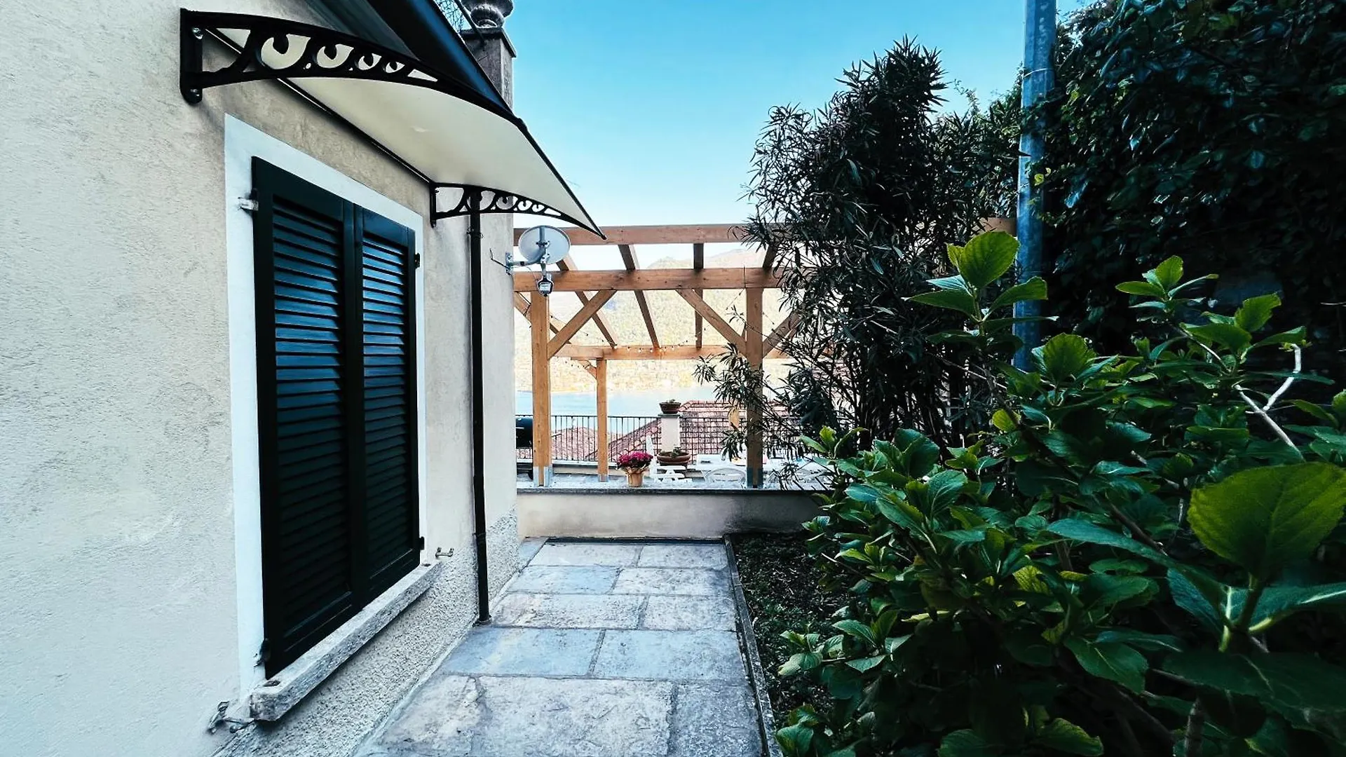 Terrace Lake View Moltrasio 0*,  Italy