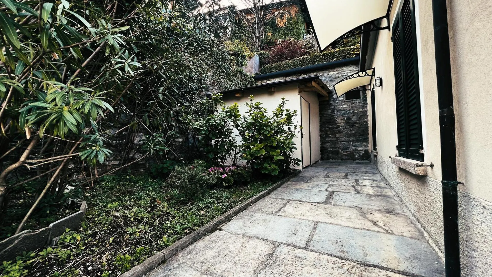 Apartment Terrace Lake View Moltrasio Italy